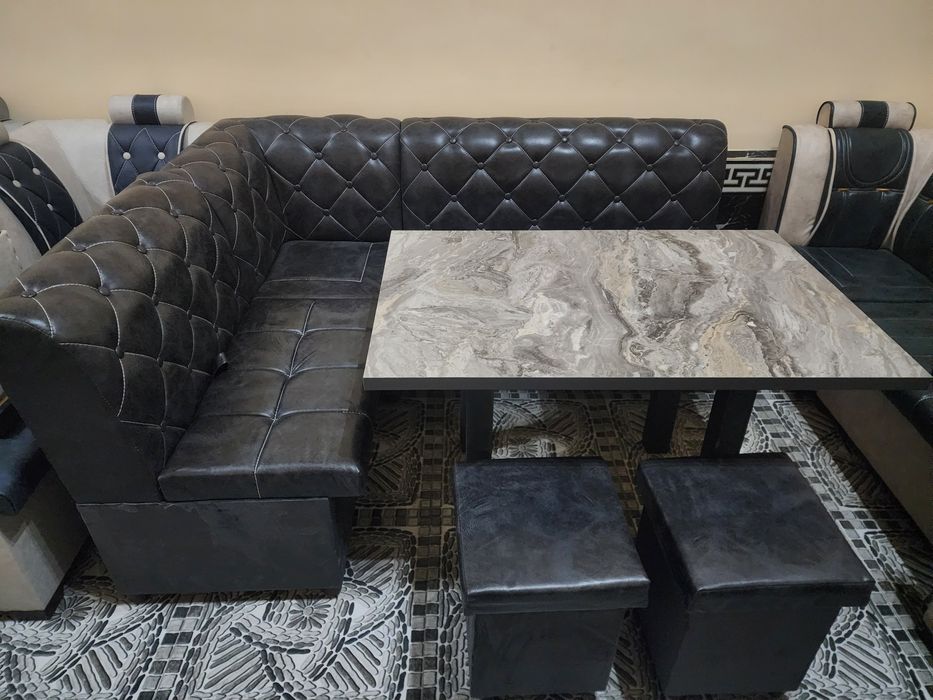 Продаётся кухонный уголок.