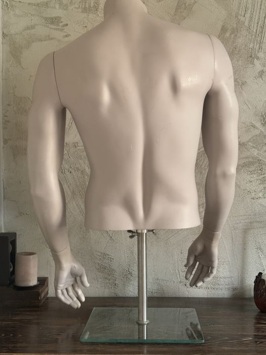 Манекен торс, 2 броя мъжки и 2 дамски. Гъвкави дървени ръце за манекен.