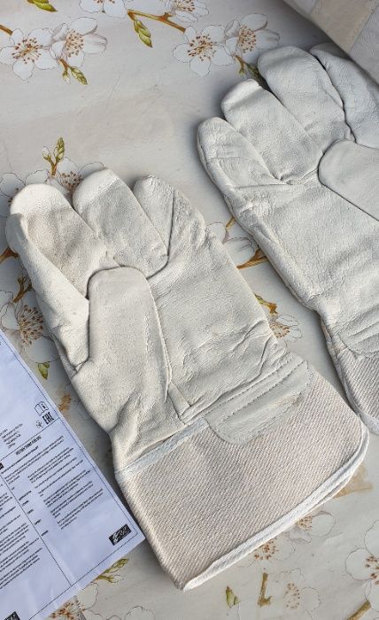 Mănuși protecție piele.