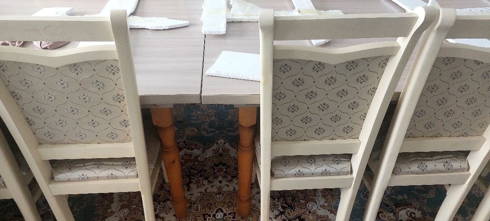 Стол орындығымен