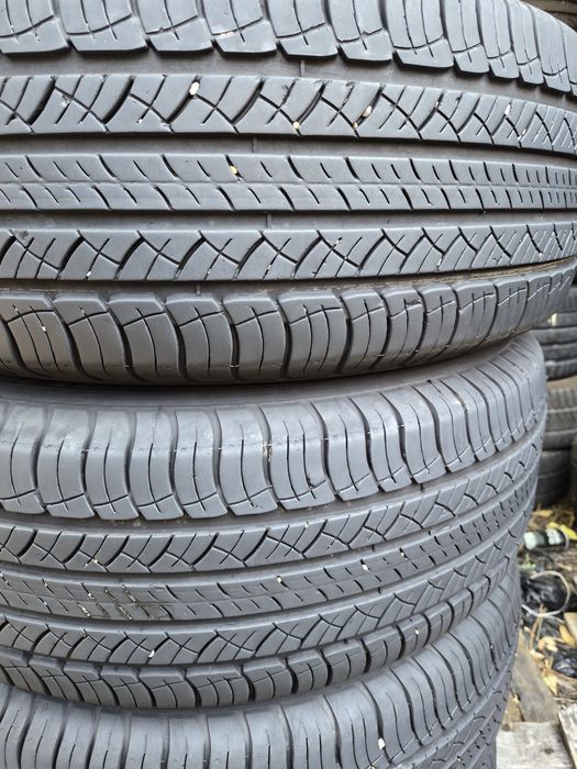 4бр. 235 65 17 Michelin всесезонни.