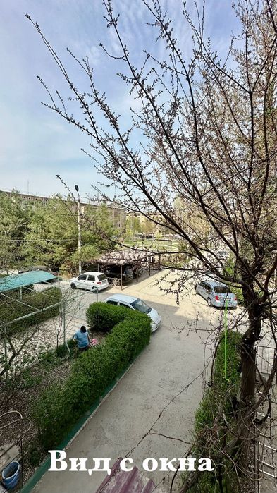 Продам свою 4-х комнатную кв. в Янгиюле! Дом 4-этажный,  2 - этаж!