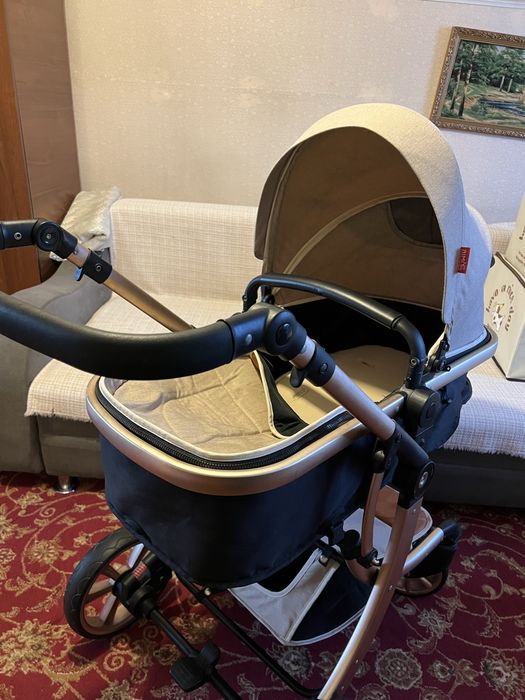 Коляска детская, в очень хорошем состоянии