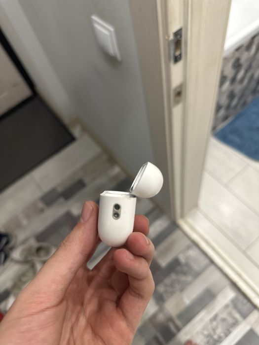 Продам кейс от эйрподс 2 оригинал