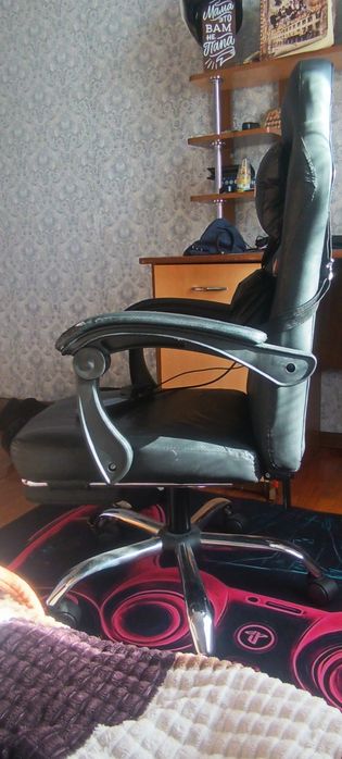 Кресло игровое с массажором