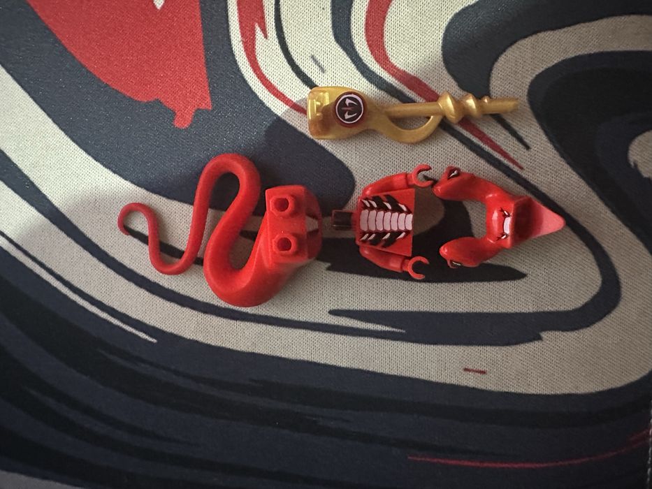 Продам лего минифигурку  Fangtom