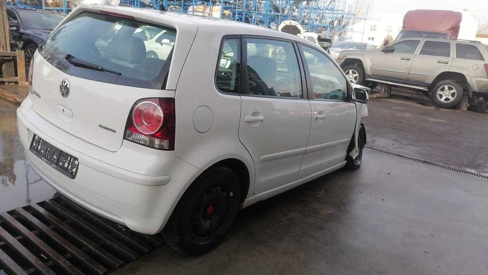 dezmembrez vw polo 9n 1.4 tdi bluemotion/bara fata polo 9n/faruri polo