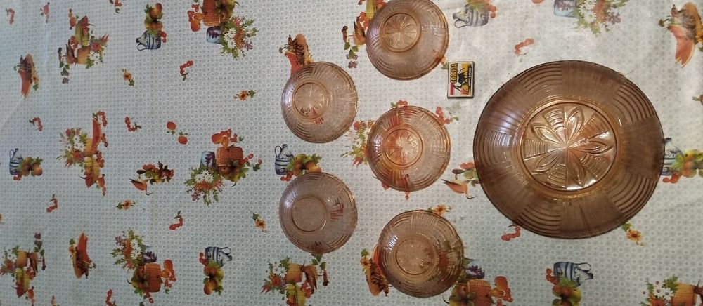 2 различни комплекта "Купа с 5-6 малки купички от кафяво стъкло