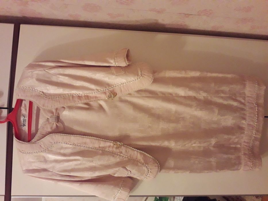 Черное платье и костюм двойка