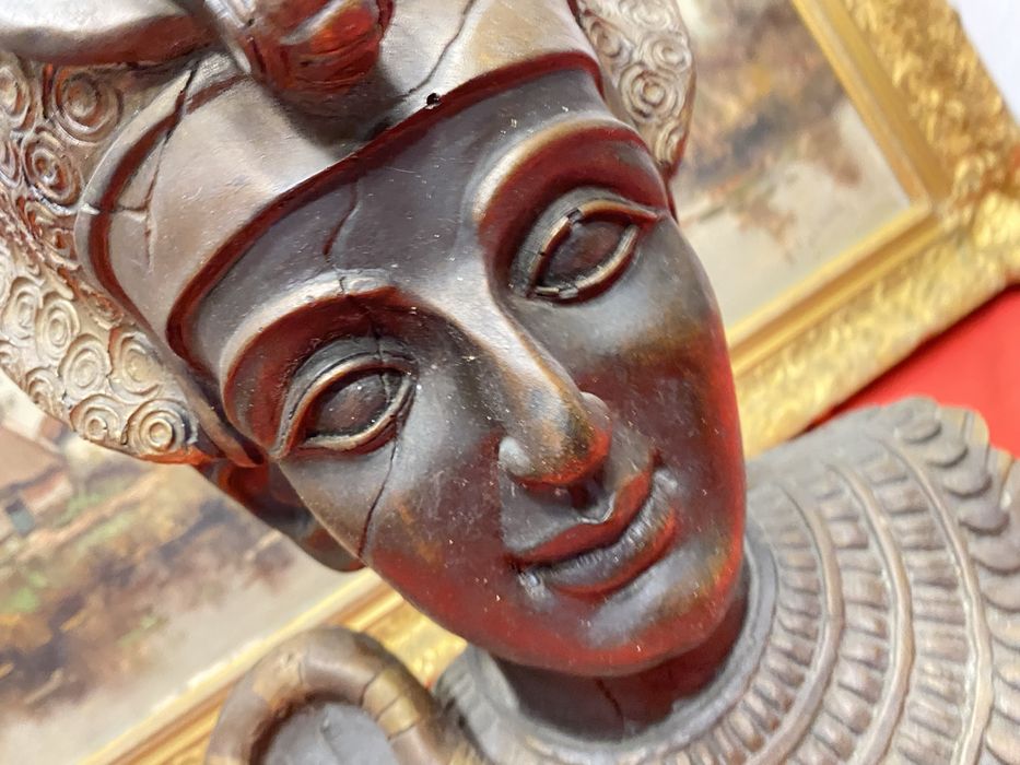 Стар бюст египетски фараон