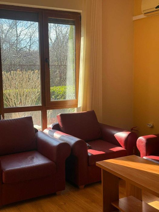 Тристаен апартамент в Обзор