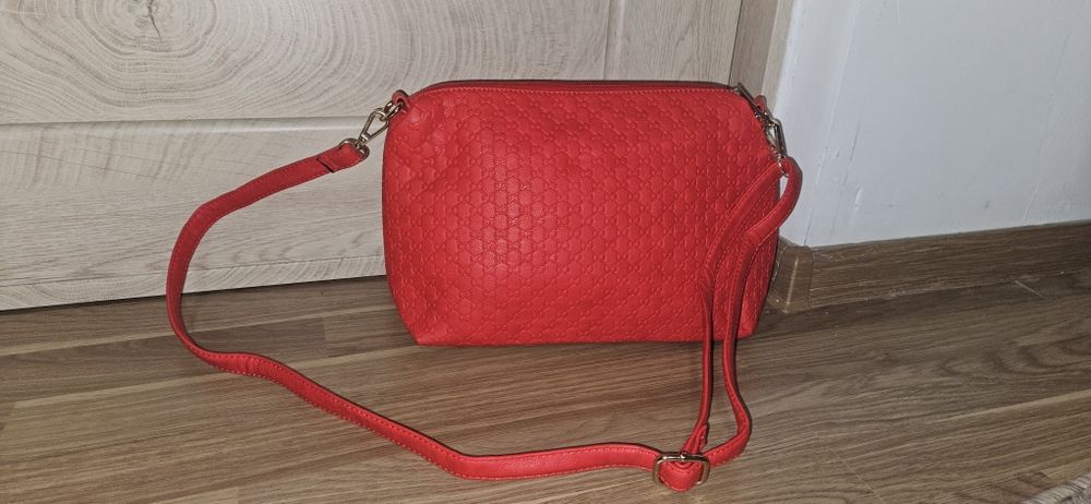 Poșetă roșie,  noua fara etichetă