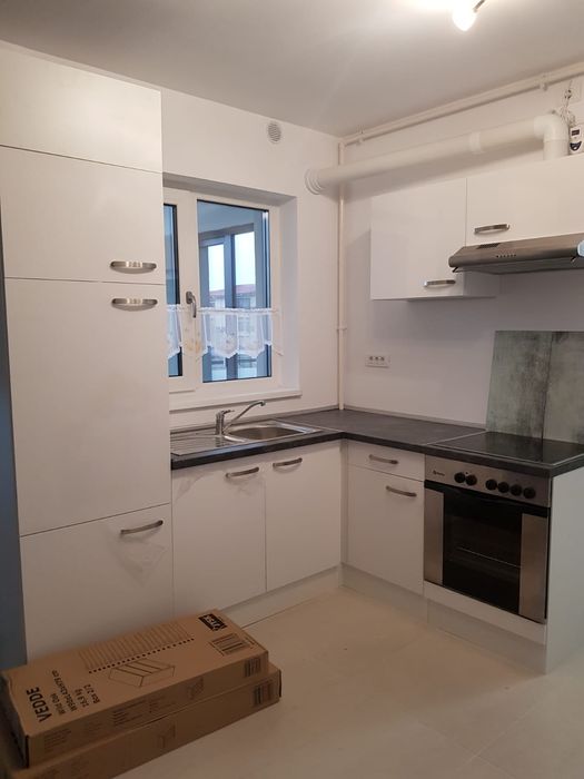 Închiriez apartament 3 camere