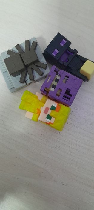 Нет царапины сразу открыл сразу продаю