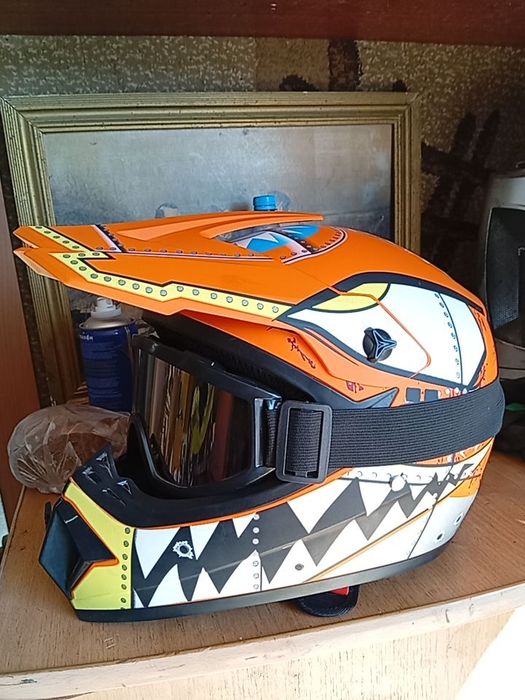 Продам мотошлем для эндуро