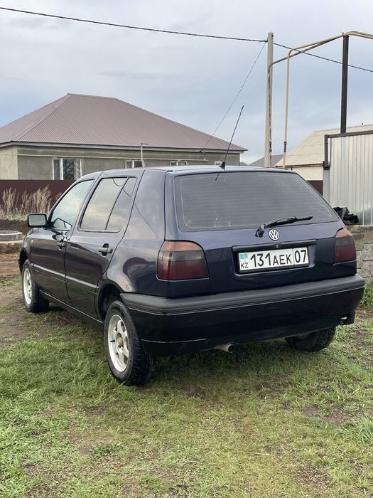 Гольф 3 обем 1,8 год 1992