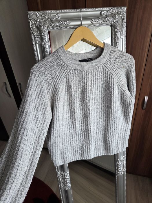 Pulovere tricotate călduroase