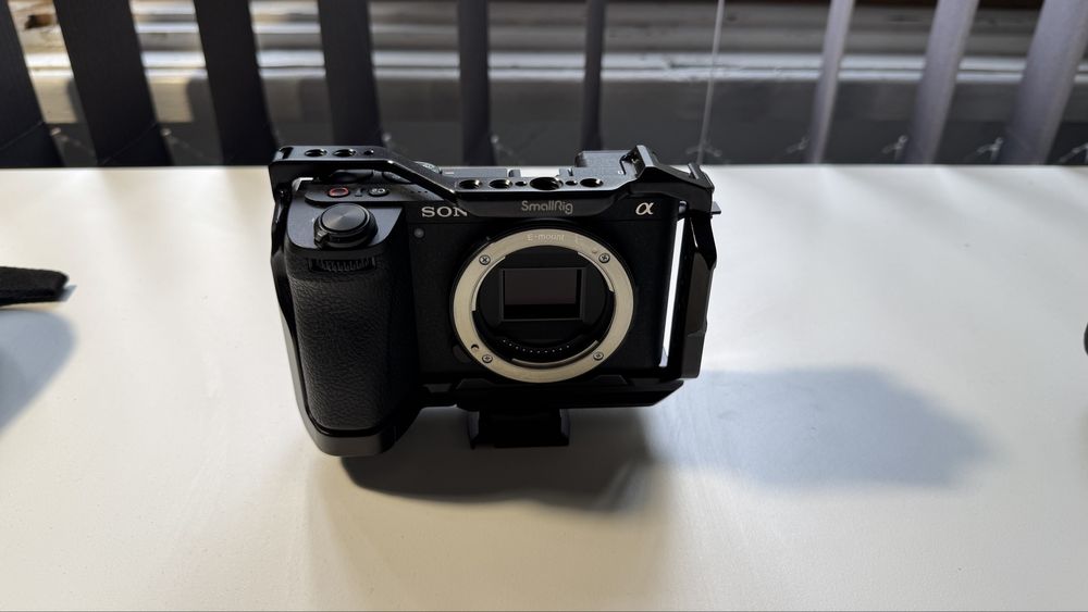 Sony A6700 + SmallRig cage в гаранция