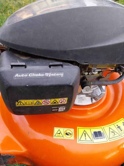 Masina de tuns iarba