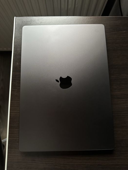 MacBook Pro 16" M3 Pro – 18GB RAM, 512GB SSD (65 cicluri de incarcare)