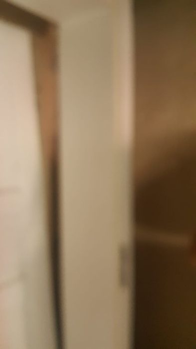 Vând ușa pentru camera.