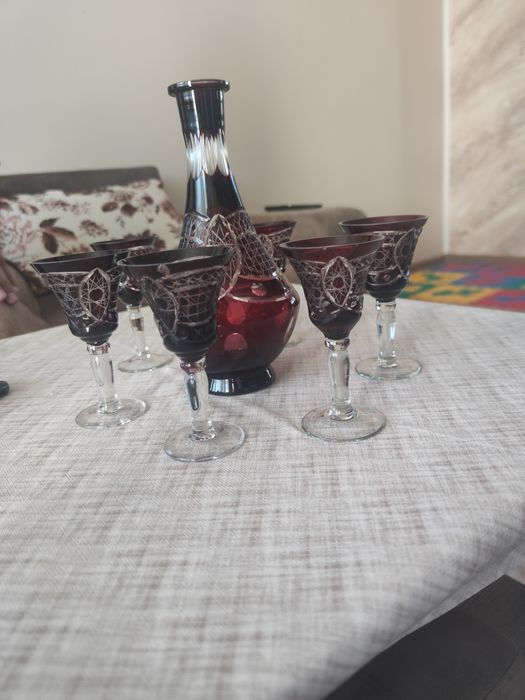 Сервиз от червен кристал