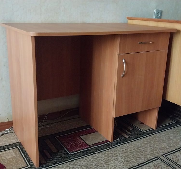 Продам письменный стол