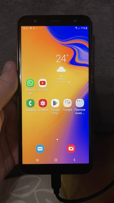 Samsung Galaxy J4 телефон сенсорный