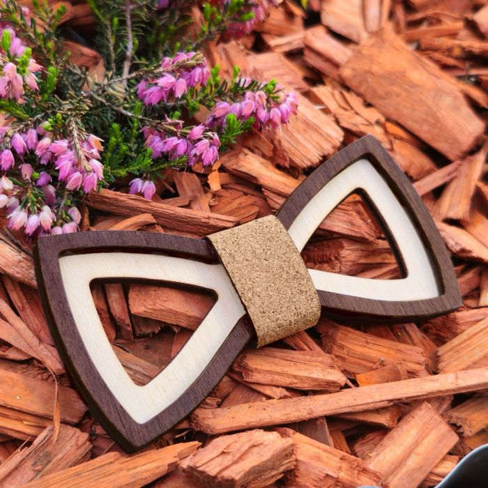 Папийонки от дърво с кожен детайл