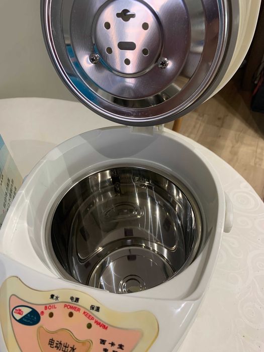 термопот новый 5 л