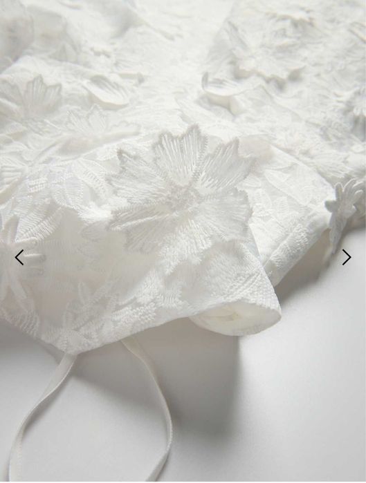 Нова рокля с 3D цветя на Reserved, размер S