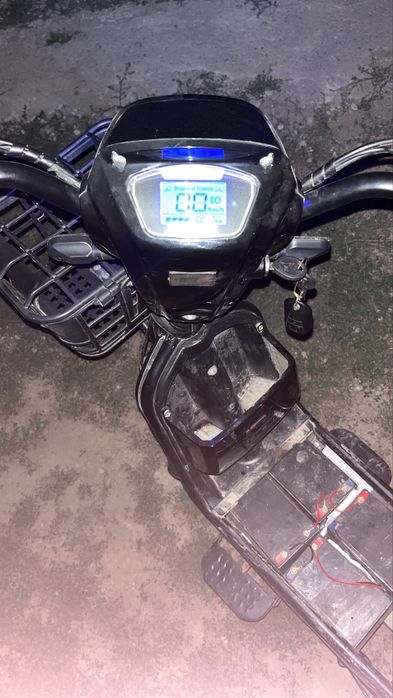 Продам скутер ск8