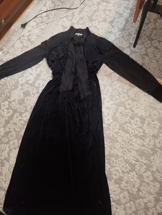 Платья б/у в идеальном состоянии,размеры разные