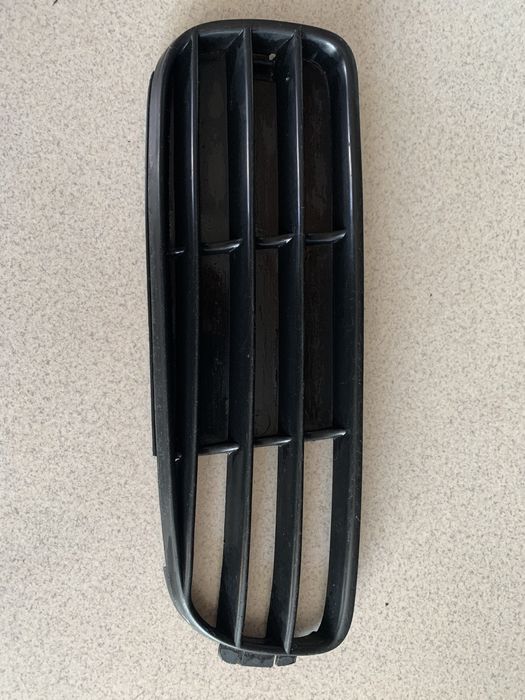 Решотка в бампер ауди Б4