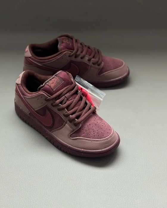 Nike SB Dunk Low 'City Of Love Burgundy Crush'
