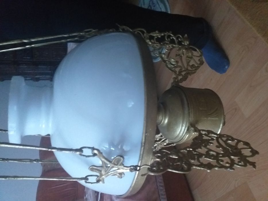 Vand candelabru vechi de peste 100 de ani