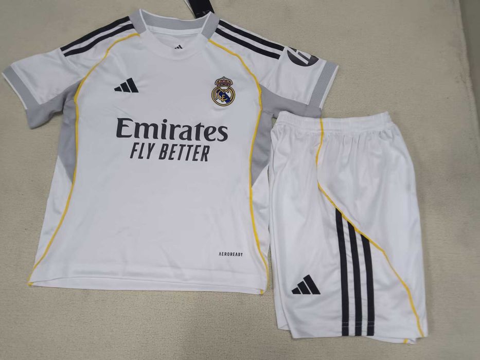 Детски футболни екипи Nike Adidas 2025/2026