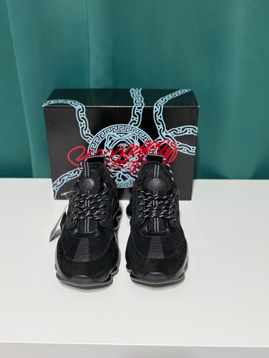 Versace chain reaction
