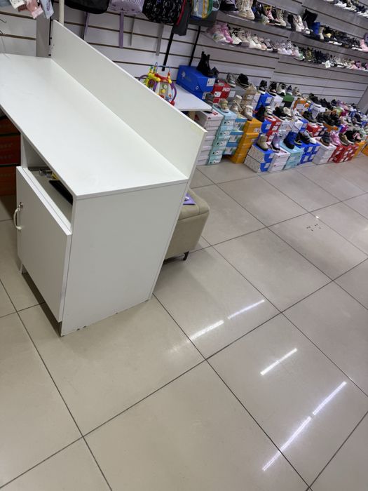 Продам стол ресепшен