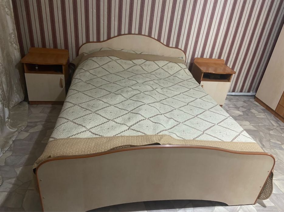 Продам спальный гарнитур