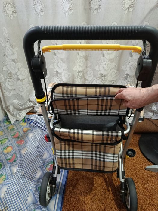 Коляска- держатель для пожилых людей.  Для покупок и отдыха..