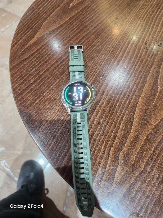 Продавам часовник нов Huawei GT 6