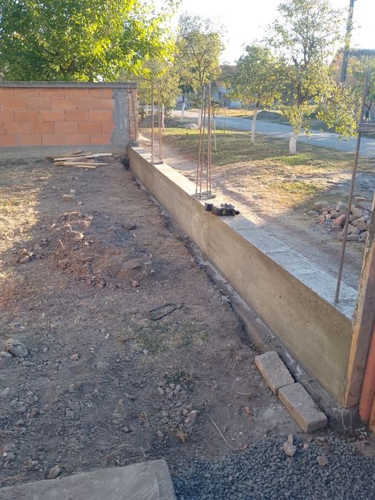 Execut fundații si case