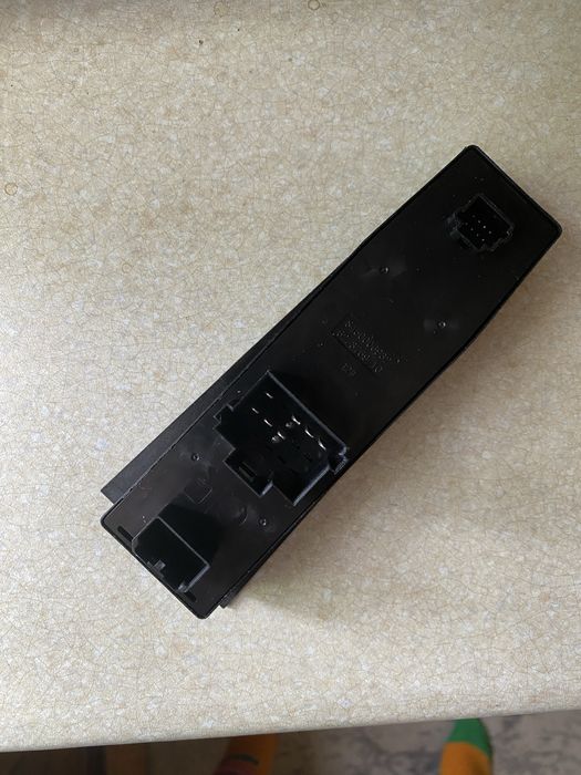 Блок управления стеклоподъемником Лада Веста (ladaparts_uz)