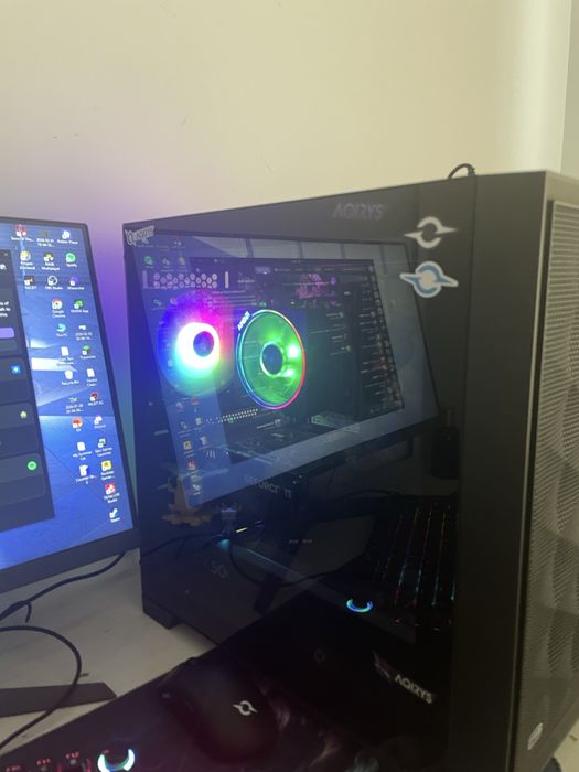 vand pc gaming sau schimb !!