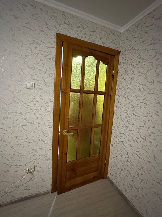 Двери межкомнатные б/у