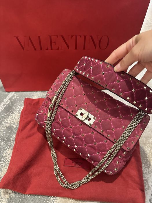 Оригинална  Valentino Garavani Spike Bag Rockstud Medium  от PAP