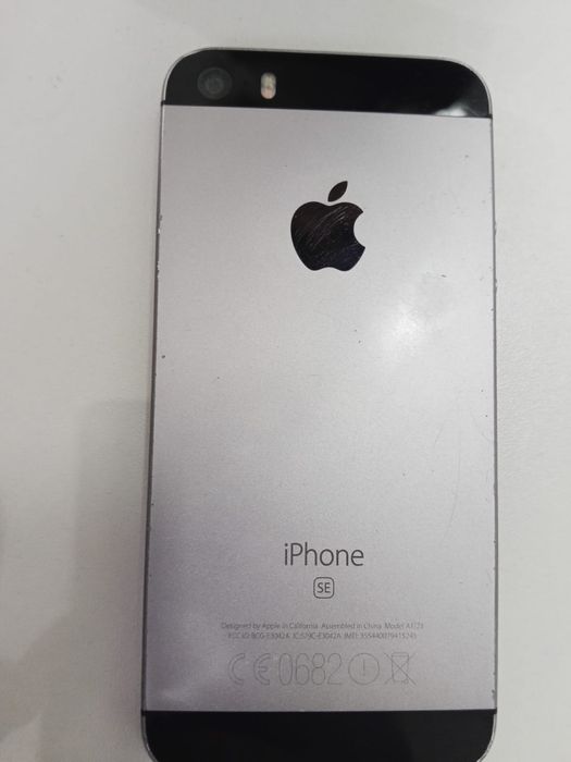 Айфон SE рабочий 64 гб 2016