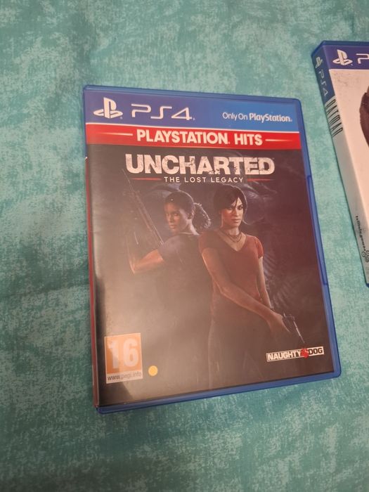 Ps4 slim+doua jocuri, 500gb, cablu HDMI, alimentare si USB. Fara controller.