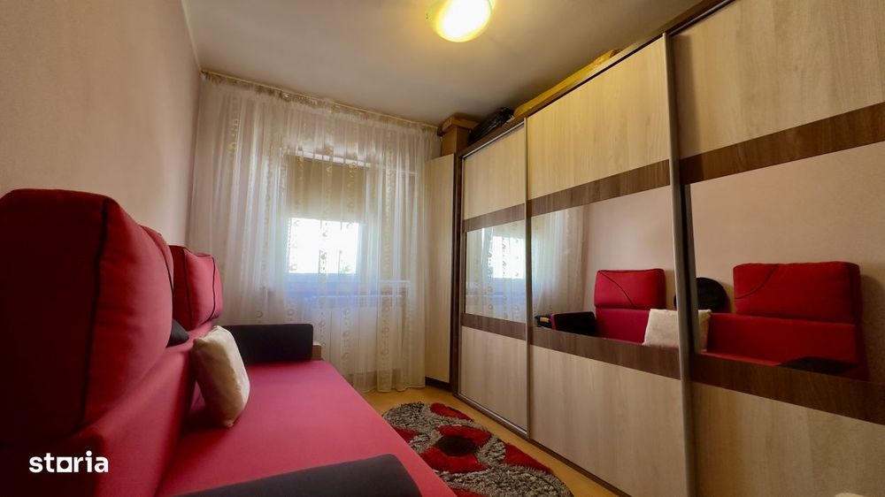 Apartament 4 camere, etaj intermediar, zona CET – ideal pentru famil